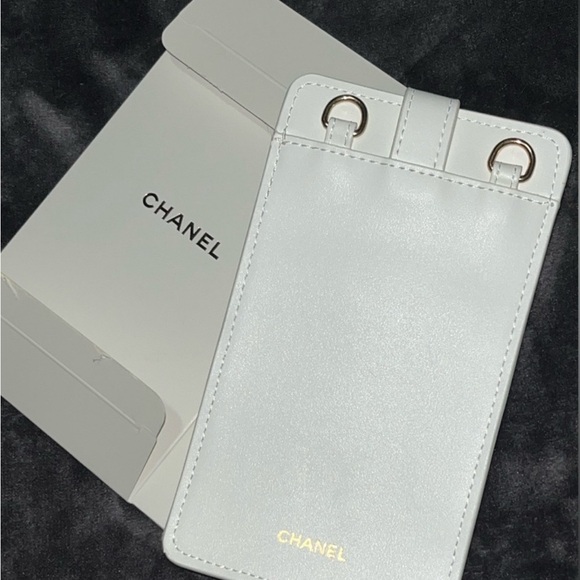 Chanel Coco Crush Smartphone Card Holder
Novelty Crossbody Pouch - Picture 8 of 8